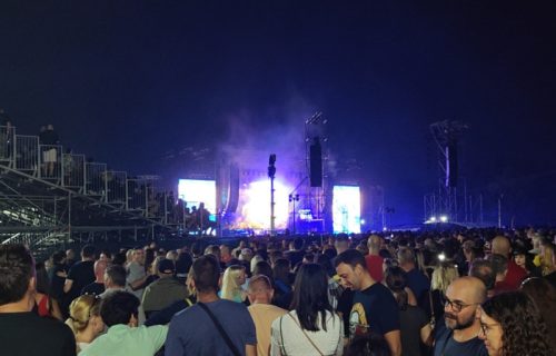 Počeo spektakl na Ušću: Koncert rok benda Guns N' Roses otvoren legendarnom pesmom