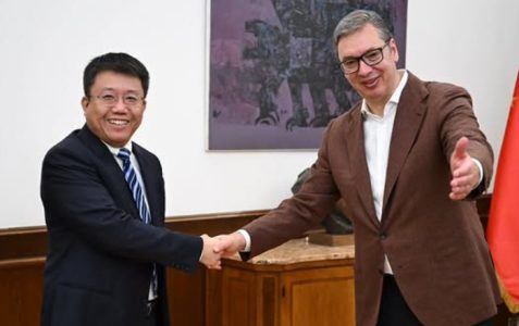 Vučić sa delegacijom kompanije HUAWEI: “Ova saradnja će doneti konkretne koristi našim građanima” (FOTO)