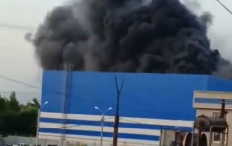 U momentu se digao crn gust dim: Ovo je trenutak kada je ukrajinski dron pogodio ruski aerodrom (VIDEO)