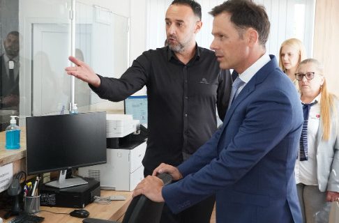 Ministar Mali obišao ekspozituru Uprave za trezor u Knjaževcu (FOTO)
