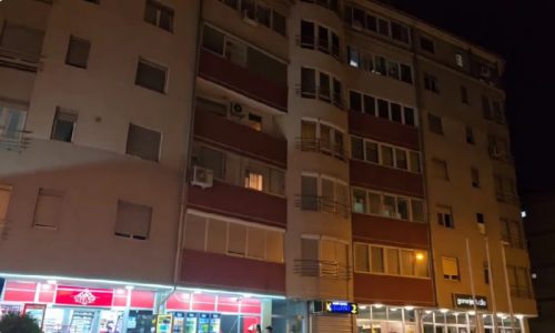 Dete (7) palo sa petog sprata u Novom Pazaru: Transportovano je u Beograd na dalje lečenje