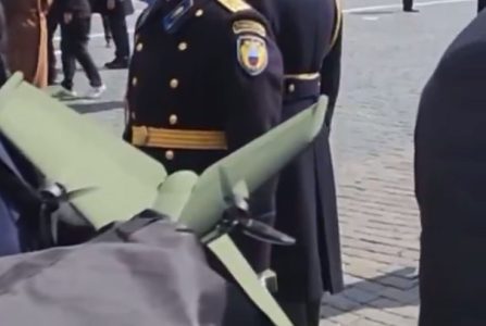 Evo kako čuvaju Putina: Snimak otkrio novo oružje, agent nije mogao da ga sakrije (VIDEO)