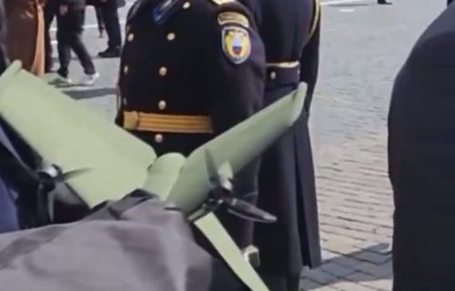 Evo kako čuvaju Putina: Snimak otkrio novo oružje, agent nije mogao da ga sakrije (VIDEO)