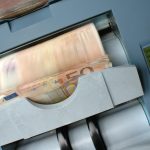 "Tražili su lično vlasnika računa": Iskopao pokojnu sestru i doneo je pred banku