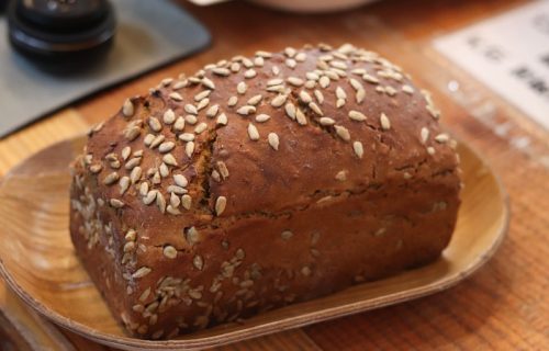 Otpočnite dan proteinskim hlebom: Moguće je da nešto bude i zdravo i ukusno (RECEPT)