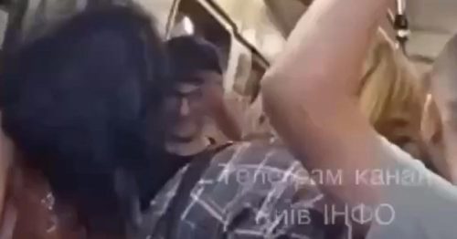 Putnica uzviknula “Slava Rusiji” u kijevskom metrou, usledila je brutalna reakcija (VIDEO)