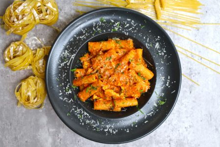 Najbrži recept ikada: Lagana, ukusna i ekonomična testenina sa pireom od paprike (RECEPT)