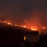 Dramatični snimci iz Mostara: Požar se širi po vrletima, povređen jedan vatrogasac (VIDEO)