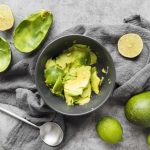 Zdravija verzija majoneza: Bez jaja, potrebni su avokado, limun, senf i začini (RECEPT)