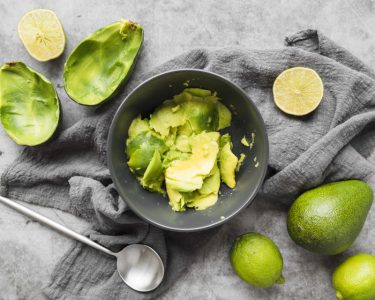 Zdravija verzija majoneza: Bez jaja, potrebni su avokado, limun, senf i začini (RECEPT)