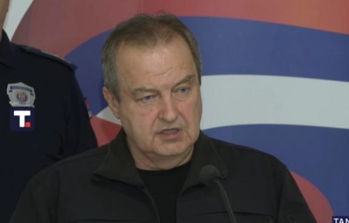 Dačić: Policija došla na poziv dekana ispred novosadskog Filozofskog fakulteta, demonstranti je napali