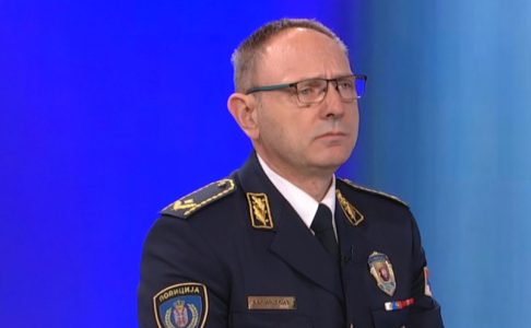 “Bacali baklje, vadili palice, pa napali i policiju”: Vasiljević o sukobima blokadera
