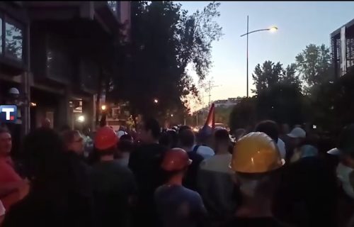 MUP: U Novom Sadu uhapšen N. S. zbog napada na službeno lice na skupu ispred Filozofskog fakulteta
