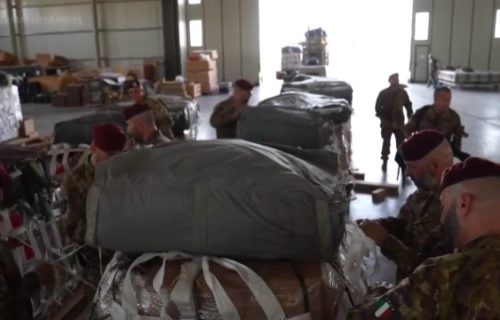 Stigla pomoć za Gazu: Iz aviona isporučeno oko 100 paketa humanitarne pomoći (VIDEO)