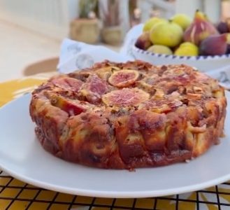 Jednostavna torta od svežih smokava: Mekana i sočna (RECEPT+VIDEO)