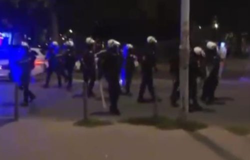 Napad na policiju na Novom Beogradu: Scene nasilja zabeležene kamerom (VIDEO)