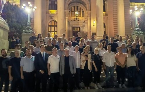 Ministri Vlade u Pionirskom parku - Mali: "Došli smo da damo podršku ljudima" (FOTO)