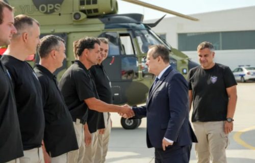 Dačić dočekao posadu: Helikopteri koji su gasili požare u Crnoj Gori nakon 9 dana sleteli u Srbiju