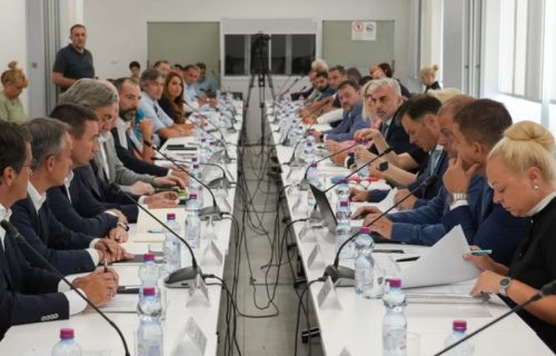 Mali na sastanku o paketu ekonomskih mera: "Osim cena namirnica, biće povoljniji krediti i niže kamatne stope"