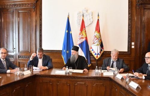 Vučić počasni predsednik Počasnog odbora Matice Srpske: "Matica je stub našeg trajanja" (FOTO)
