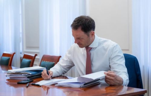 Ponosan sam što ispunjavamo obećanja! Mali: "Nove mere su odgovor države na potrebe običnih ljudi"