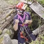 E, ovo je spasavanje: MUP objavio snimak, vatrogasac se spušta u bunar dubok 10 metara da bi joj pomogao