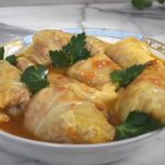Ručak koji provereno oduševljava celu porodicu: Sarma od mladog kupusa kakvu su naše bake pravile