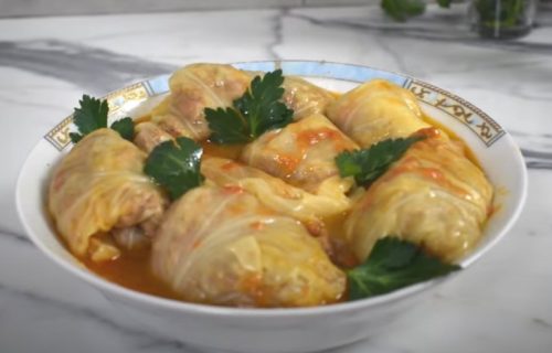 Ručak koji provereno oduševljava celu porodicu: Sarma od mladog kupusa kakvu su naše bake pravile