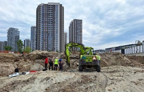 Otvorite prozore, spustite roletne i udaljite se od prozora: Upozorenje MUP-a zbog nađene bombe