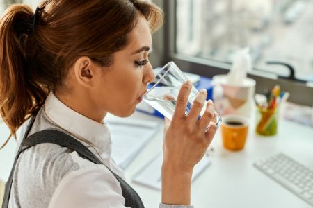 Gazirana ili negazirana voda: Koja je bolji izbor za zdravlje i kada treba biti oprezan