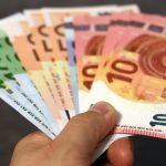 20 godina primao socijalnu pomoć od 300.000 evra, a onda se otkrilo da je bogati poznati voditelj (VIDEO)