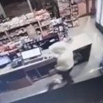 Objavljen snimak pljačke benzinske stanice, radnik je samo podigao ruke u vis (VIDEO)
