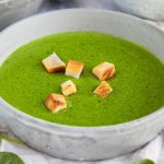 Idealan ručak za celu porodicu: Potaž od spanaća sa hrskavim hlebom (RECEPT)