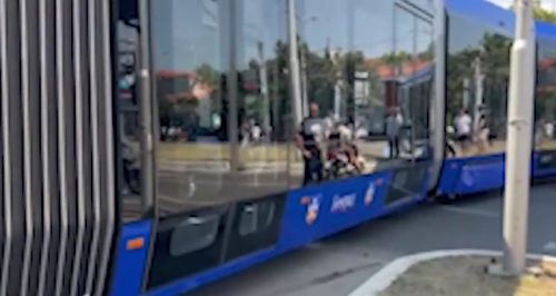 Novi tramvaj iskočio iz šina u Beogradu, saobraćaj na Autokomandi bio obustavljen