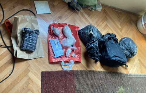 Zaplenjeno skoro tri kilograma kokaina i heroina, nađeni i revolver i ručna bomba