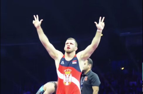 Oglasio se zlatni srpski rvač posle vesti da Hrvati žele da ga kazne zbog pokazivanja tri prsta (VIDEO)