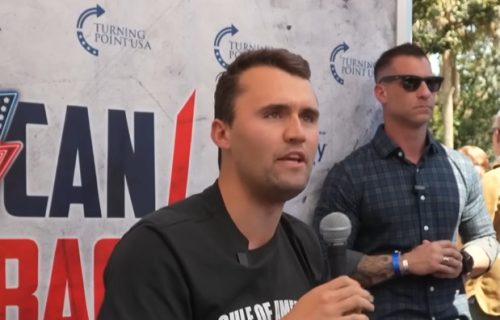 Oproštaj od Kirka: Amerika u suzama, zastave i Čarlijeve slike na svakom koraku! (VIDEO)