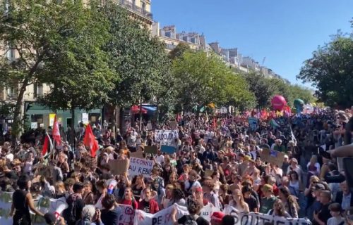 Haos širom Francuske: "Više od milion" ljudi na ulicama, 140 uhapšeno, šetaju i "crni blokovi"