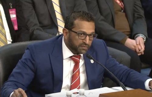 Šef FBI-a opet na udaru: Tvrde da je elitnim agentima naredio da voze pijane drugarice svoje devojke