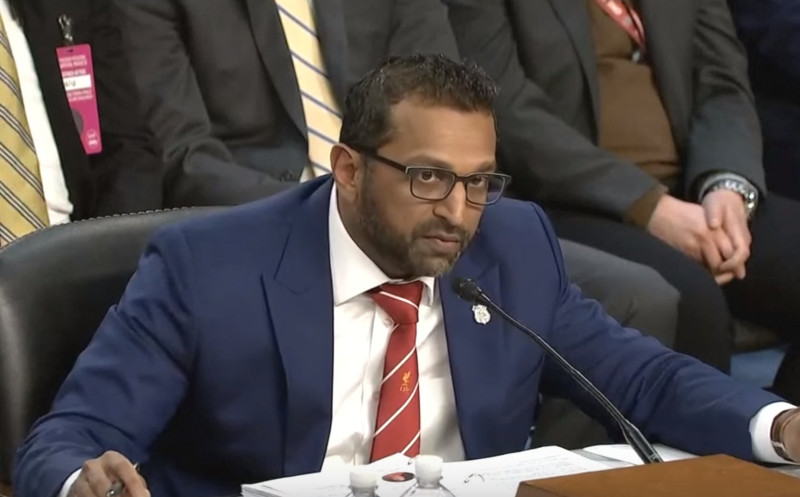 Šef FBI-a opet na udaru: Tvrde da je elitnim agentima naredio da voze pijane drugarice svoje devojke