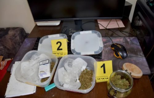 Subotičani uhapšeni: Policija pretresla stanove i kola, pronađeno preko 3 kilograma droge
