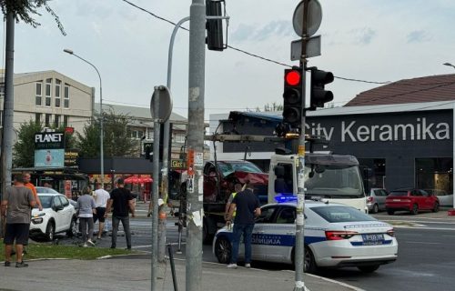 Teška nesreća na Karaburmi: Udes pred očima brojnih roditelja i dece, ima povređenih