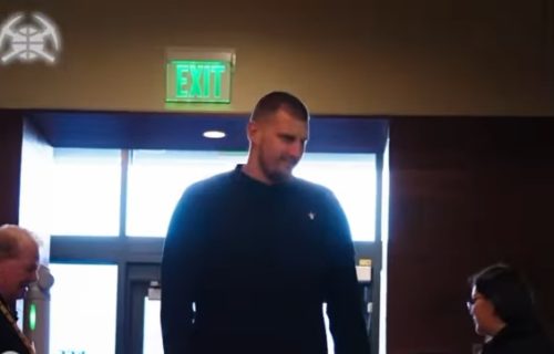 Jokićev izraz lica sve govori: Krenuo da obavi ono što ne voli, a mora (VIDEO)