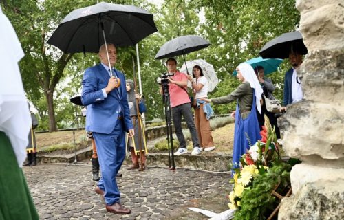 Ministar akademik Bela Balint na svečanoj ceremoniji povodom obeležavanja Dana grada Sente (FOTO)
