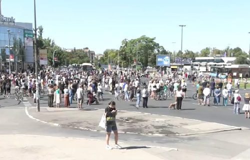 Deset meseci od pada nadstrešnice: Protest u Beogradu, Savski trg i deo Kneza Miloša zatvoreni za saobraćaj