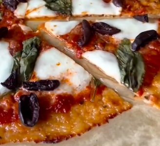 Bezglutenska pica, od svežeg sira: Sve je isto, osim testa (RECEPT+VIDEO)