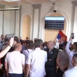 Bačena dimna bomba na sednici Skupštine grada Zaječar: Korišćen i biber sprej (VIDEO)