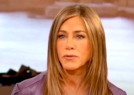 Zagonetna tetovaža na članku desne noge Dženifer Aniston: Ko je, ustvari, Norman? (VIDEO)
