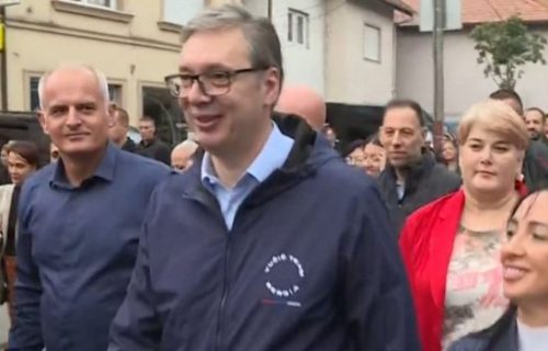 Vučić u Obrenovcu: Predsednik na skupu građana protiv blokada (VIDEO)