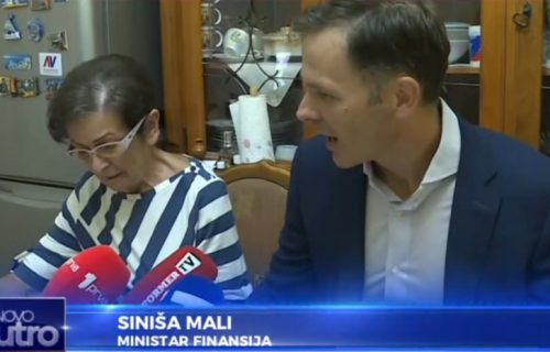 Ministar Mali sa porodicom penzionera: "Sve što radimo je da građani imaju korist, da pokažemo brigu"